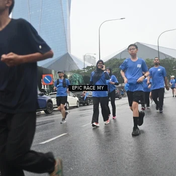 Runner Photo 7748896