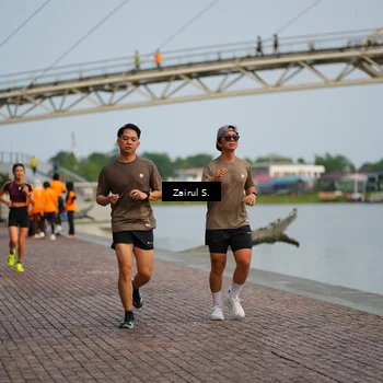 Runner Photo 7748925
