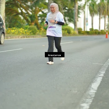 Runner Photo 7748990