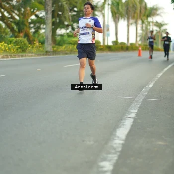 Runner Photo 7749063