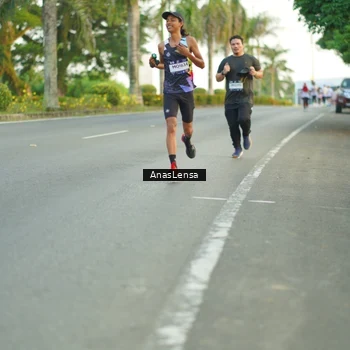 Runner Photo 7749107