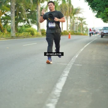 Runner Photo 7749187