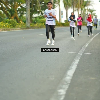 Runner Photo 7749221