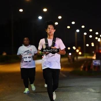 Runner Photo 7749274