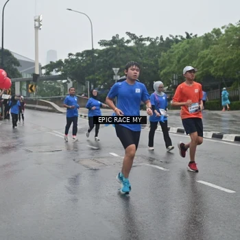 Runner Photo 7749740