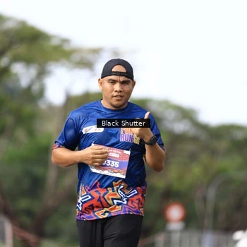 Runner Photo 7749975