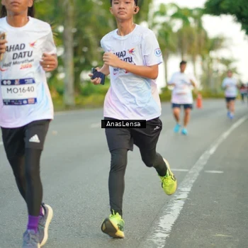 Runner Photo 7750003