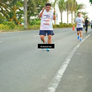 Runner Photo 7750026