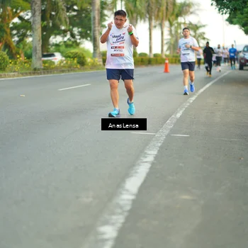 Runner Photo 7750038