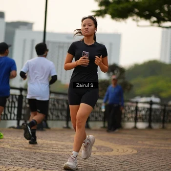 Runner Photo 7750073