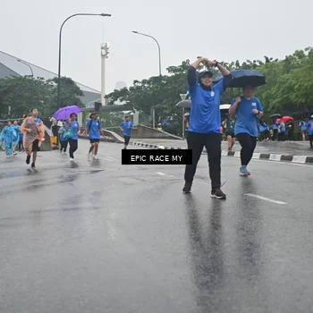 Runner Photo 7750074