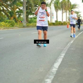 Runner Photo 7750101