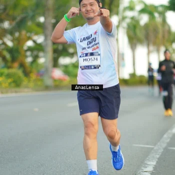 Runner Photo 7750172