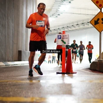Runner Photo 7750174