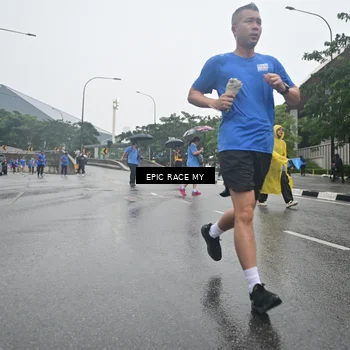 Runner Photo 7750274