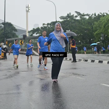 Runner Photo 7750275