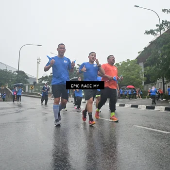 Runner Photo 7750518