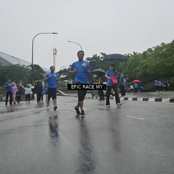 Runner Photo 7750565
