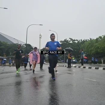 Runner Photo 7750592