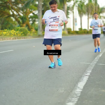 Runner Photo 7750634