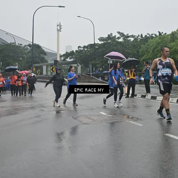 Runner Photo 7750654