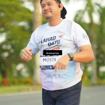 Runner Photo 7750700