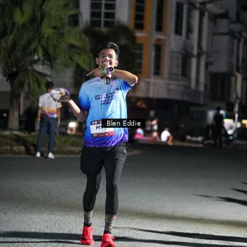 Runner Photo 7750709