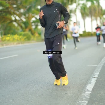 Runner Photo 7750743