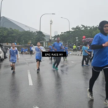 Runner Photo 7750758