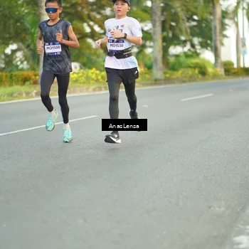 Runner Photo 7750764