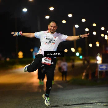 Runner Photo 7750851