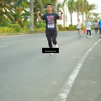 Runner Photo 7750867