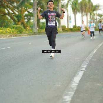Runner Photo 7750886
