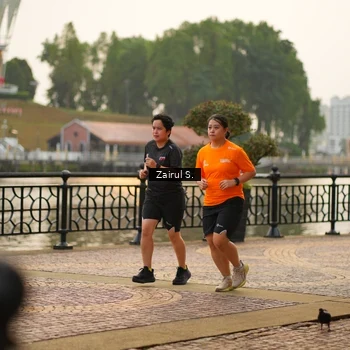 Runner Photo 7750889