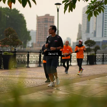 Runner Photo 7750925