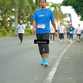 Runner Photo 7751005