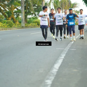Runner Photo 7751135