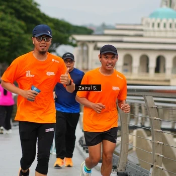 Runner Photo 7751396