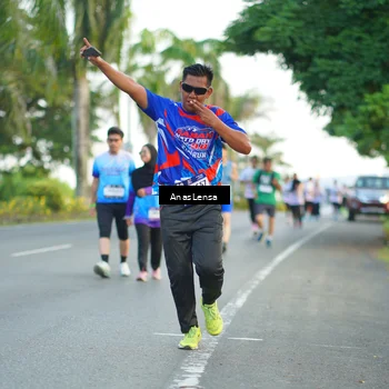 Runner Photo 7751689