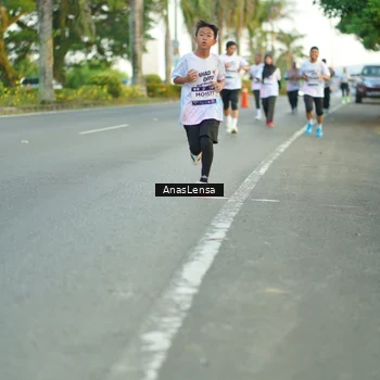 Runner Photo 7751924