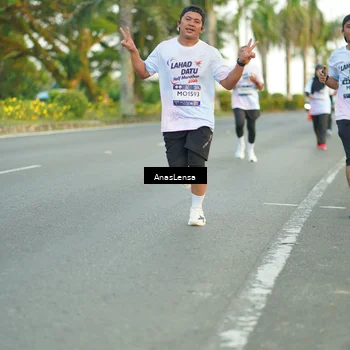Runner Photo 7751994