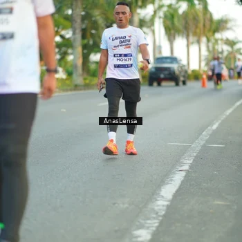 Runner Photo 7753049