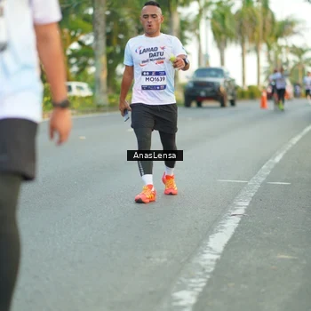Runner Photo 7753055