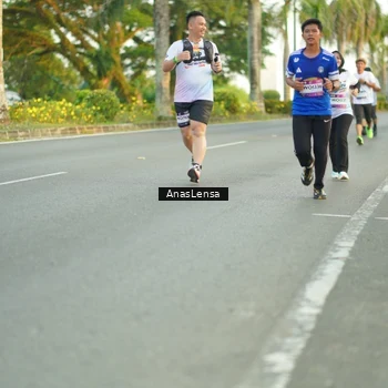 Runner Photo 7753812