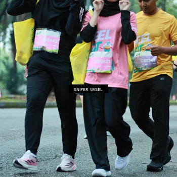 Runner Photo 7754100