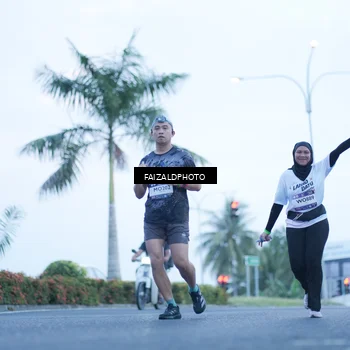 Runner Photo 7754112
