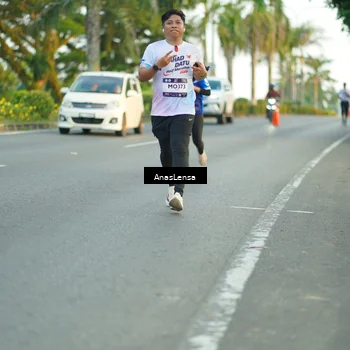 Runner Photo 7754272