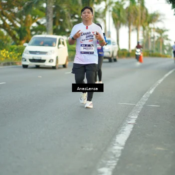 Runner Photo 7754273
