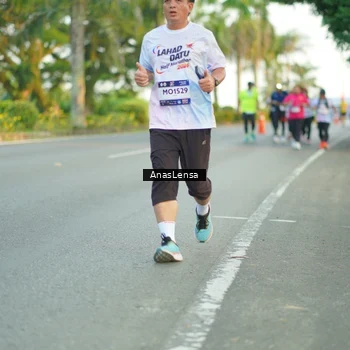 Runner Photo 7754600