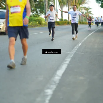 Runner Photo 7754898